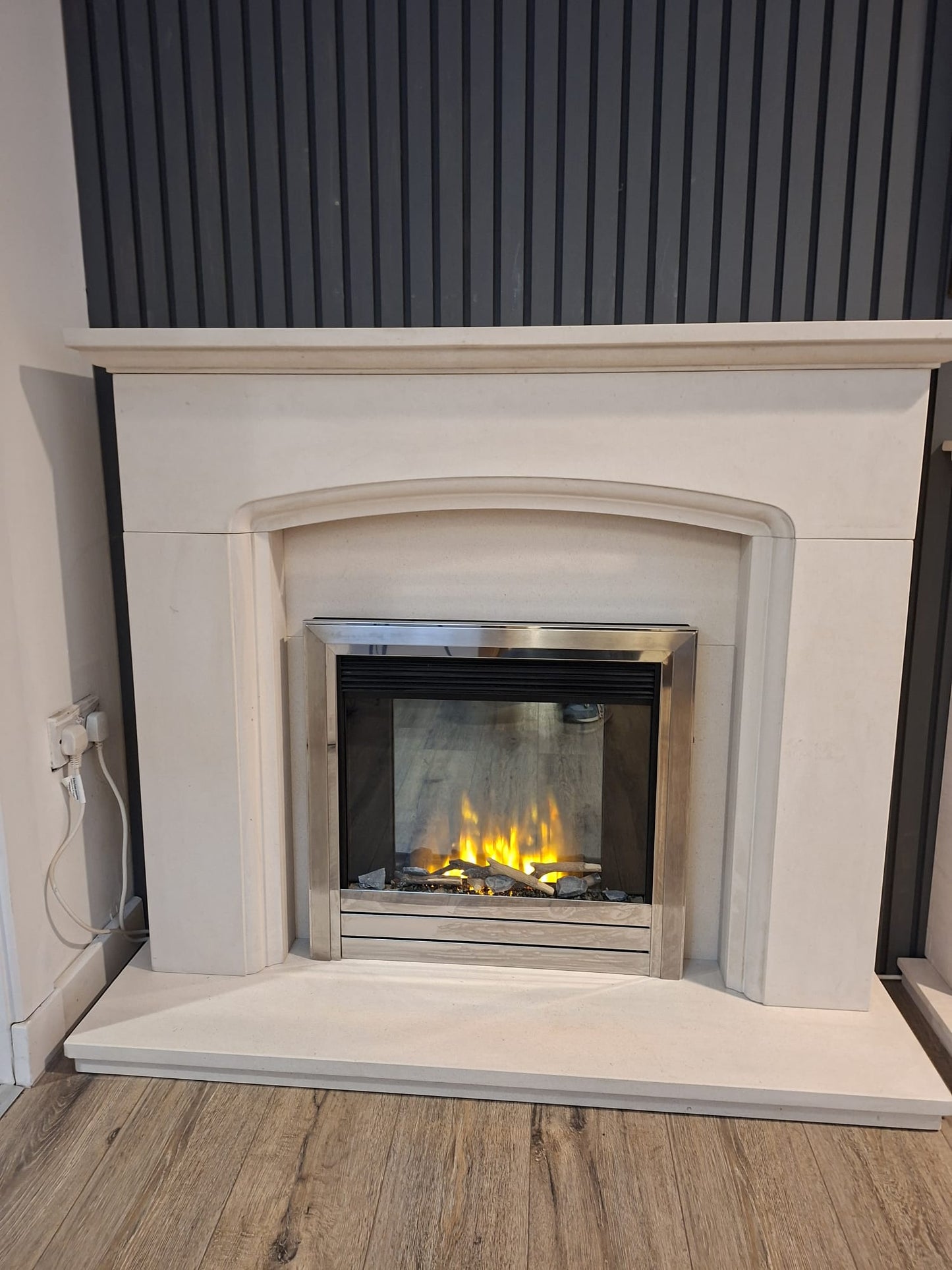 Cullen Limestone Fireplace & Evonic Kepler 22 Electric Fire – Ex-Display Package