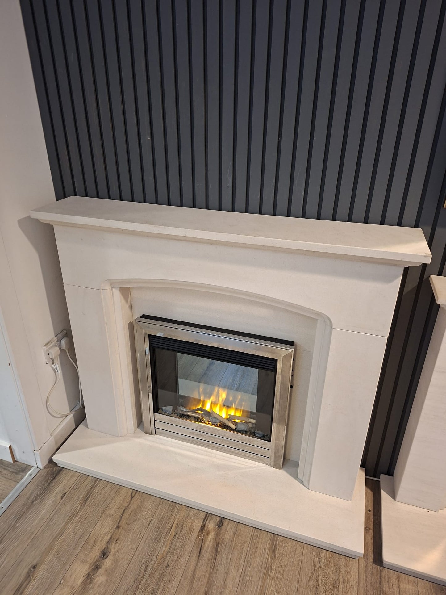 Cullen Limestone Fireplace & Evonic Kepler 22 Electric Fire – Ex-Display Package